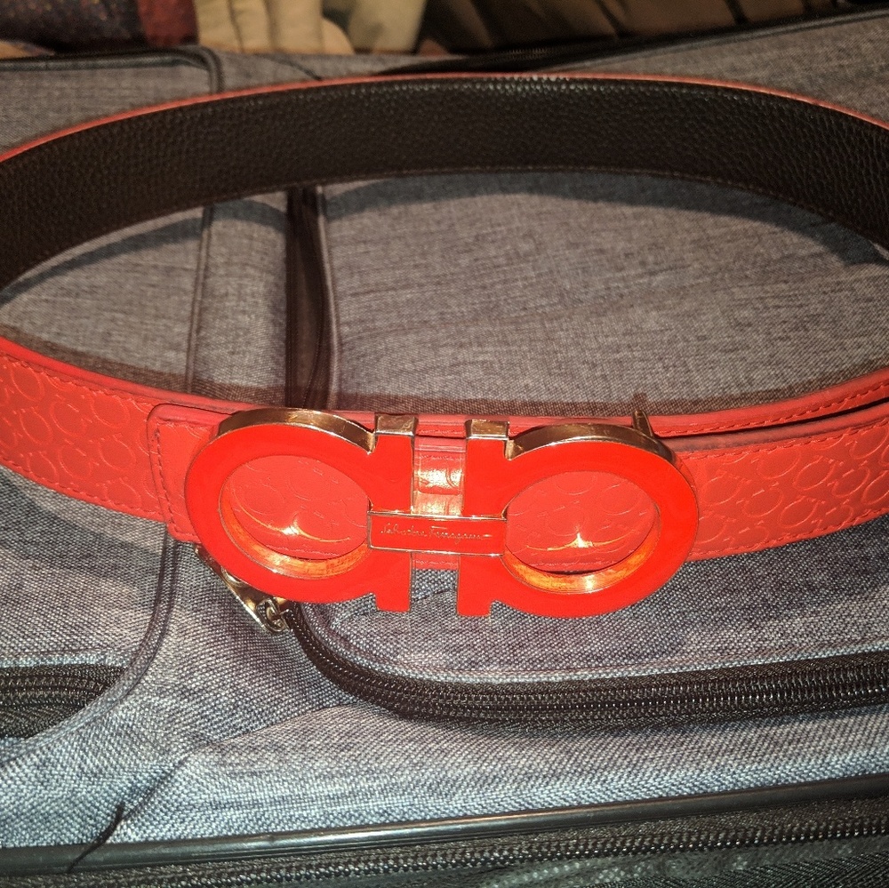 Ferragamo Adjustable Belt Red

 ￼